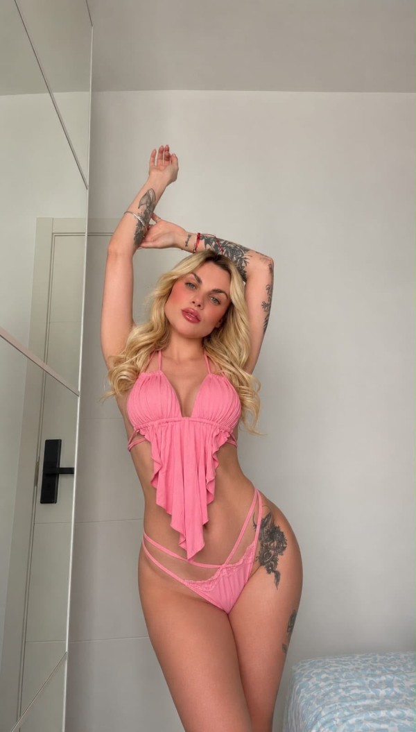 Duda jovencita brasileña muy caliente recién llegada