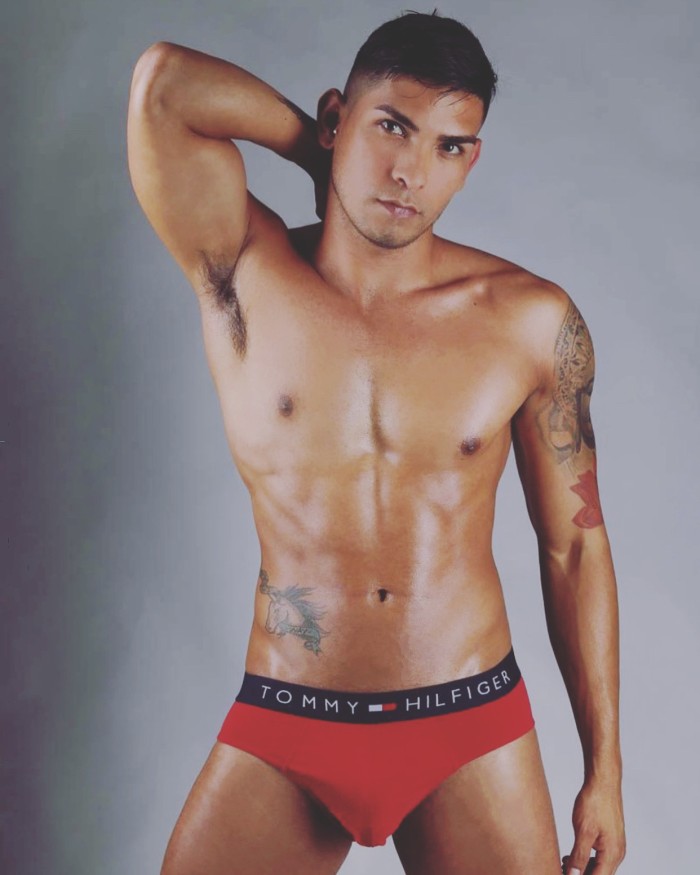 Guapo chico latino XL
