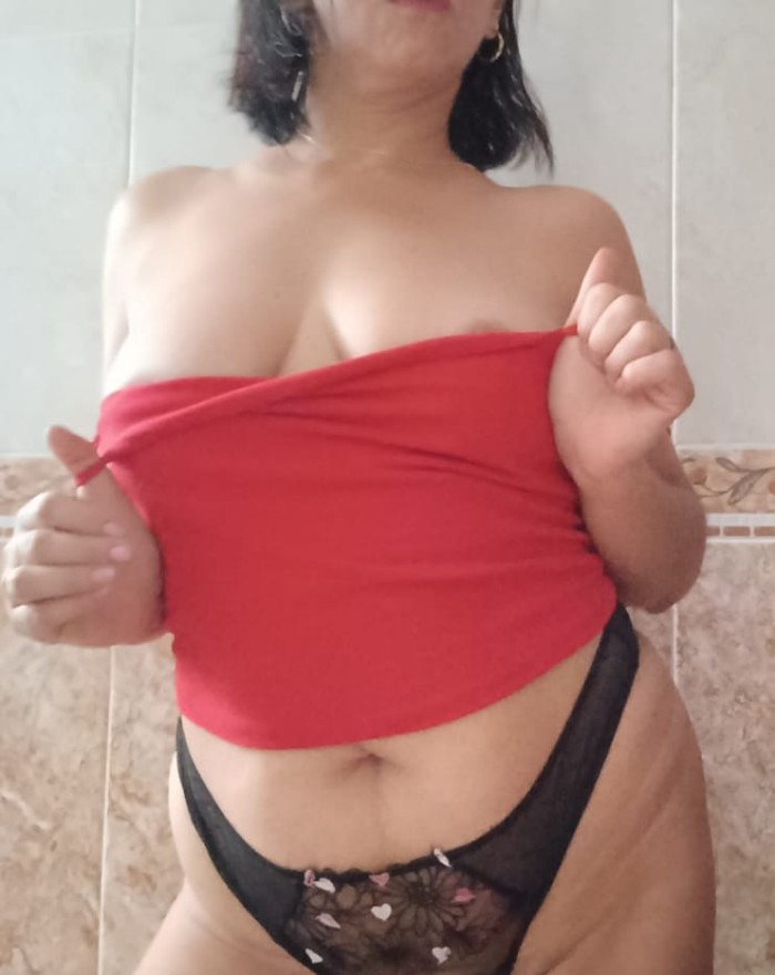 COMPLACIENTE SENSUAL ARDIENTE DESEOSA DE SEXO