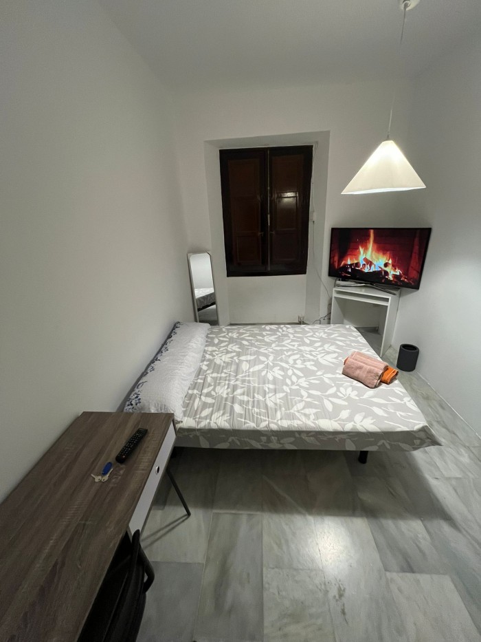 OPORTUNIDAD: SE ALQUILAN HABITACIONES EN GRANADA