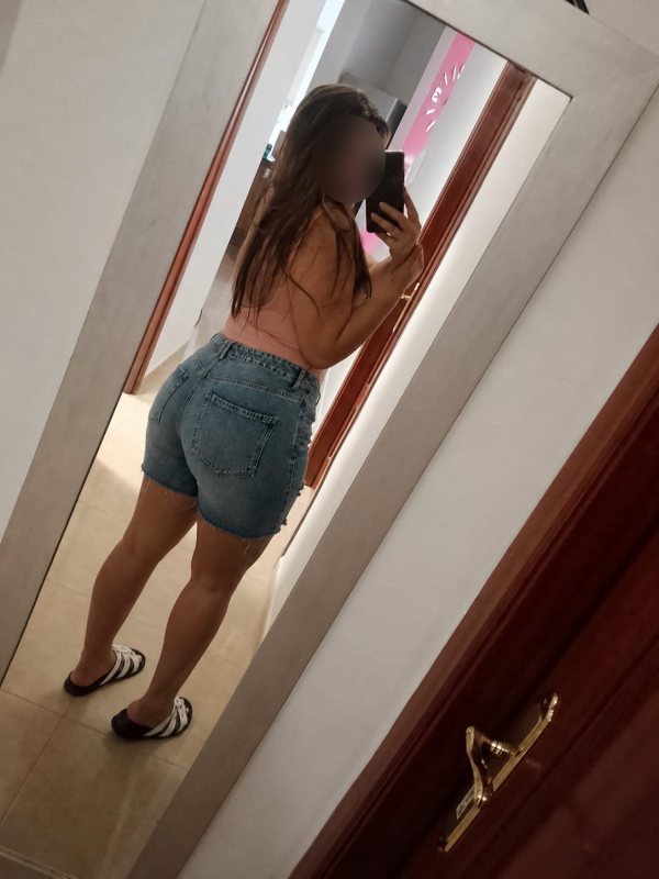 677854610 reina de tus travesuras en San Isidro