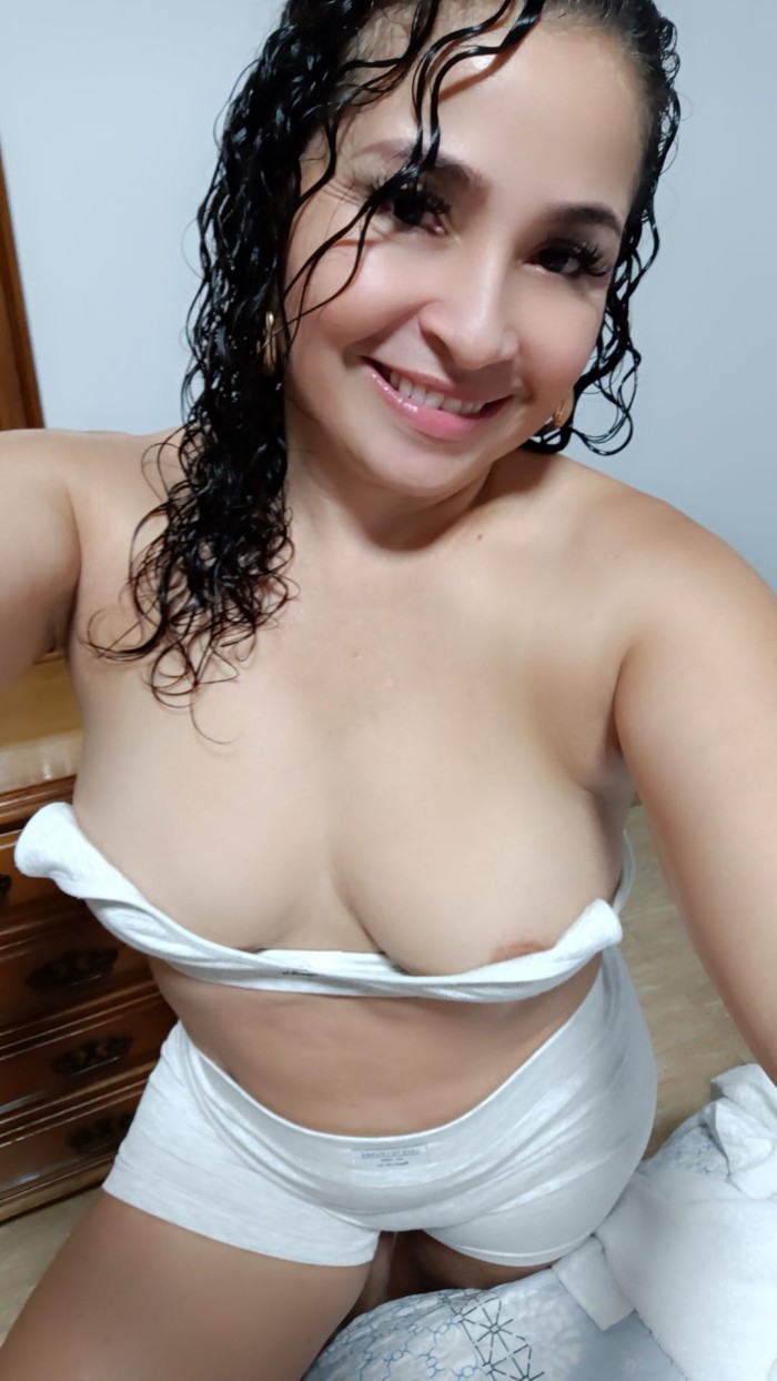 Maja Ardiente Cariñosa Masajista Complaciente