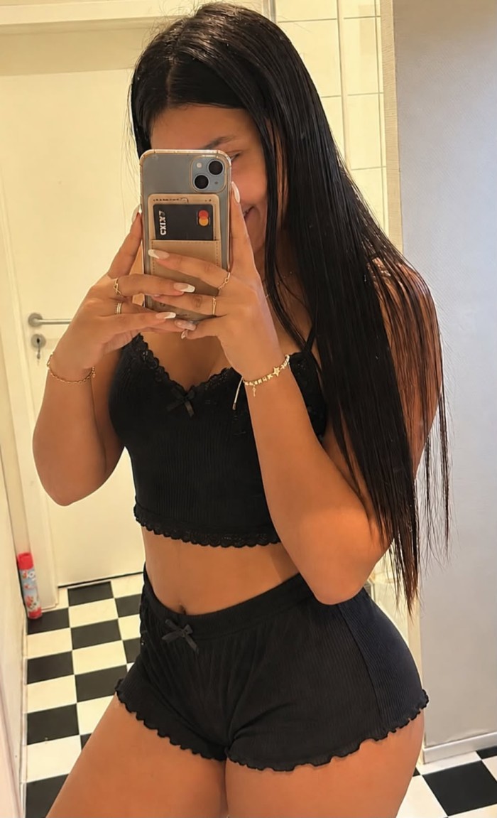 BOMBA DE SEXO COMPLACIENTE FIESTERA A TOPE