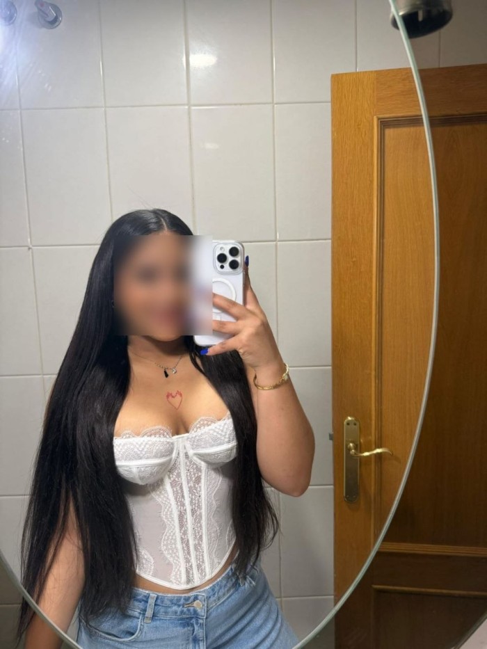 BRENDA VENEZOLANA EN ALMERIMAR, EL EJIDO FIESTERA
