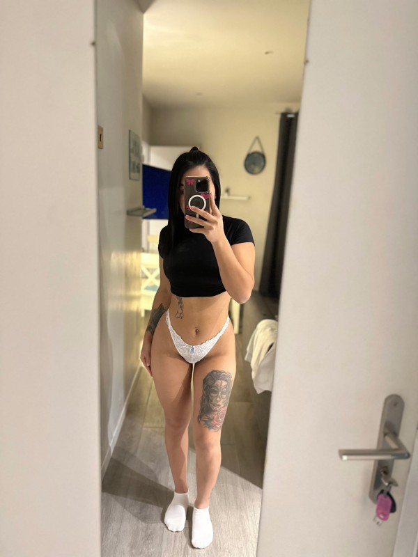 Hermosa latina en tu zona cachonda