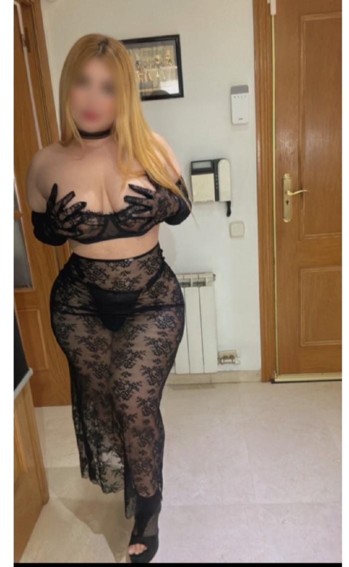 RUBIA LATINA MUY CALIENTE