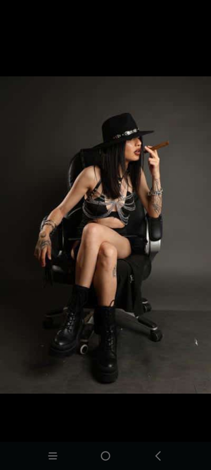 AMA ZIRA DOMINANTE BDSM