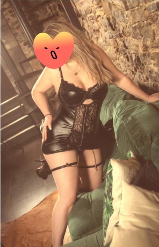 HE VUELTO MÁS ARDIENTE Y ENROLLADA QUE NUNCA