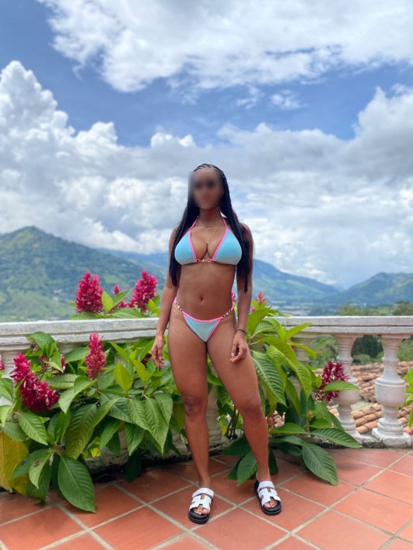 KAROL, COLOMBIANA SUENSUAL Y FIESTERA EN GANDIA