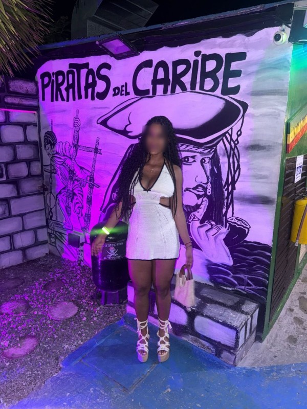 KAROL, COLOMBIANA SUENSUAL Y FIESTERA EN GANDIA