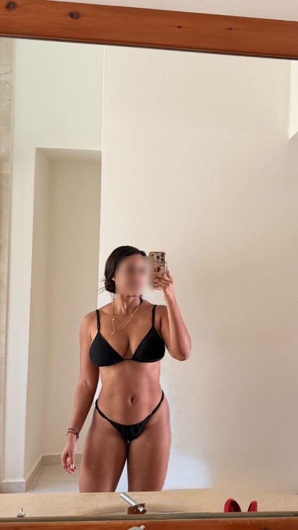 KAROL, COLOMBIANA SUENSUAL Y FIESTERA EN GANDIA