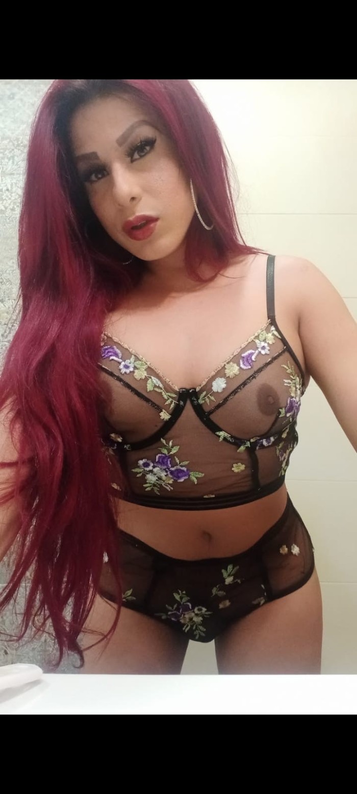 María Camila colombiana pelirroja