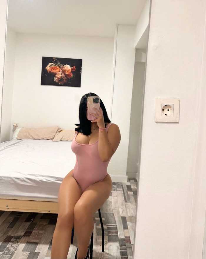 LATINA CULONA CON DELICIOSO COÑITO ESPERANDOTE