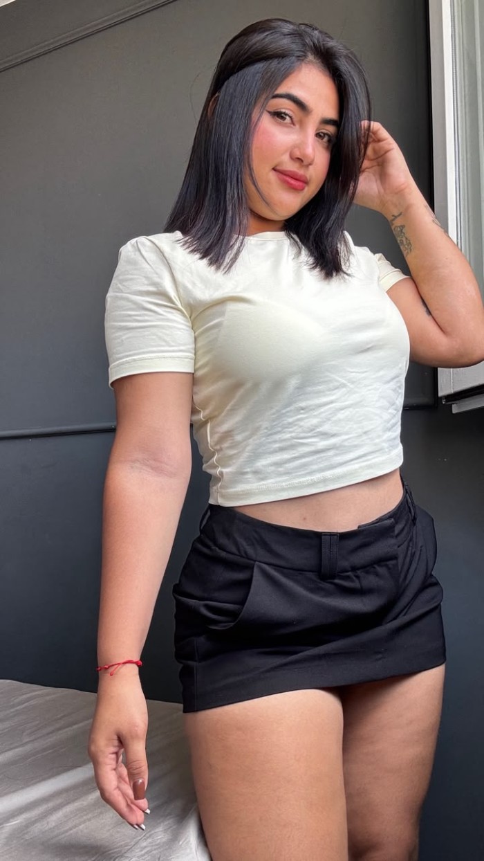LATINA CULONA CON DELICIOSO COÑITO ESPERANDOTE
