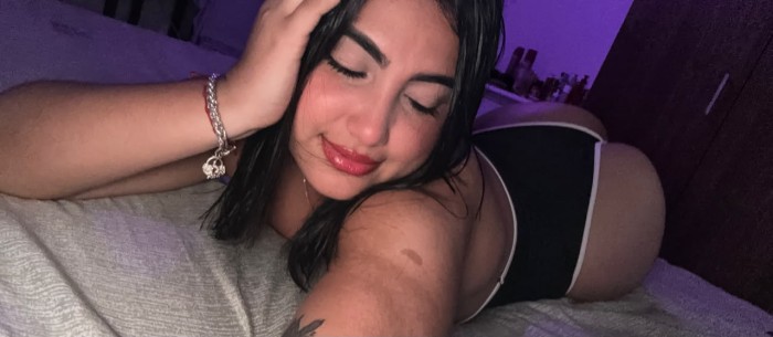 LATINA CULONA CON DELICIOSO COÑITO ESPERANDOTE