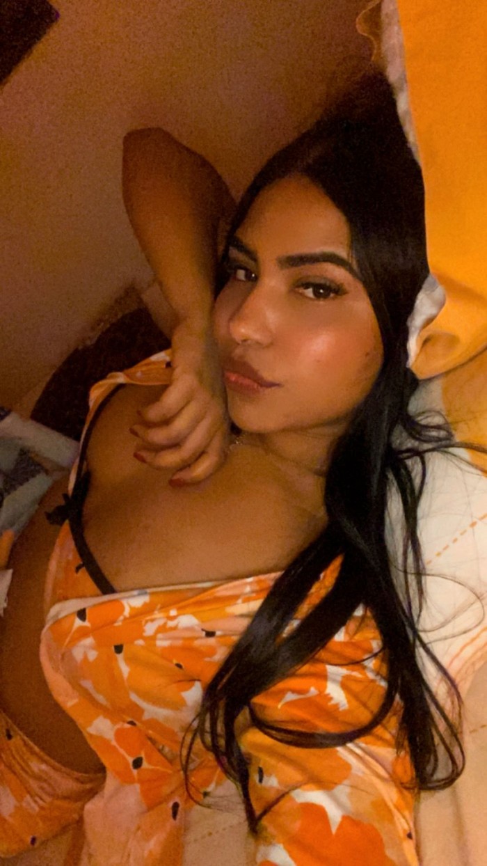 Caliente latina con ganas de ti