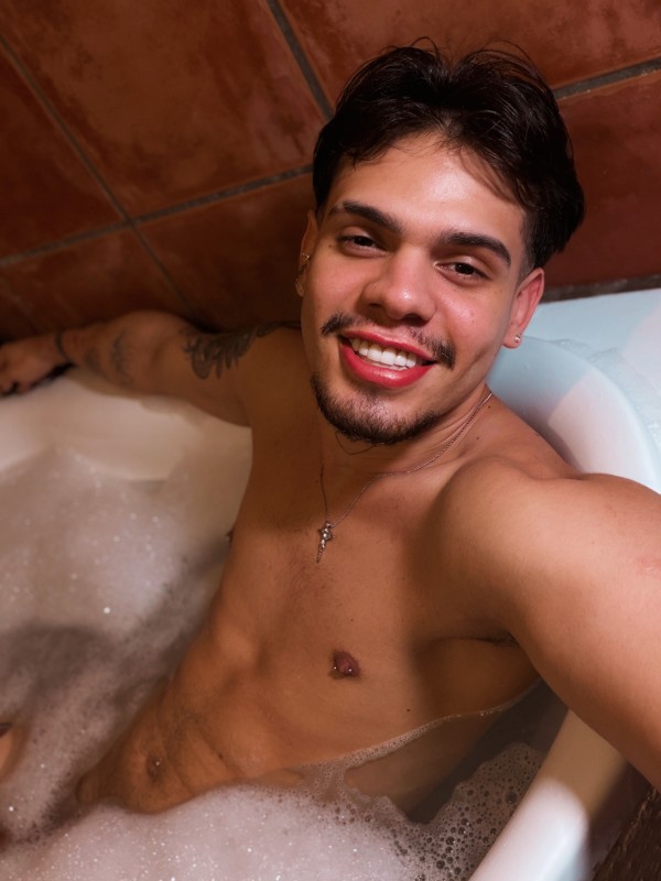 JOVEN FIESTERO XXL LATINO