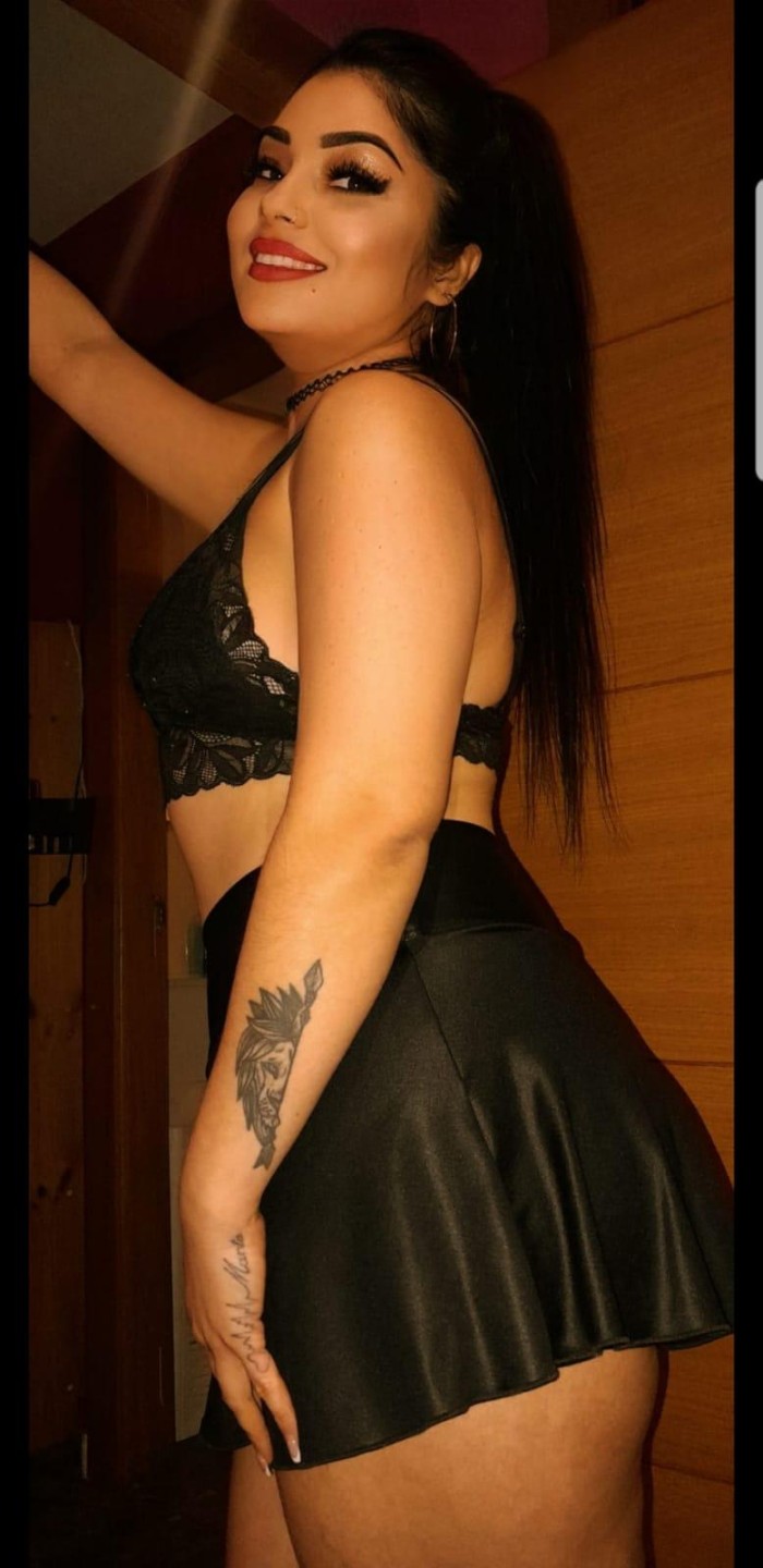 Cachonda con carita de diabla