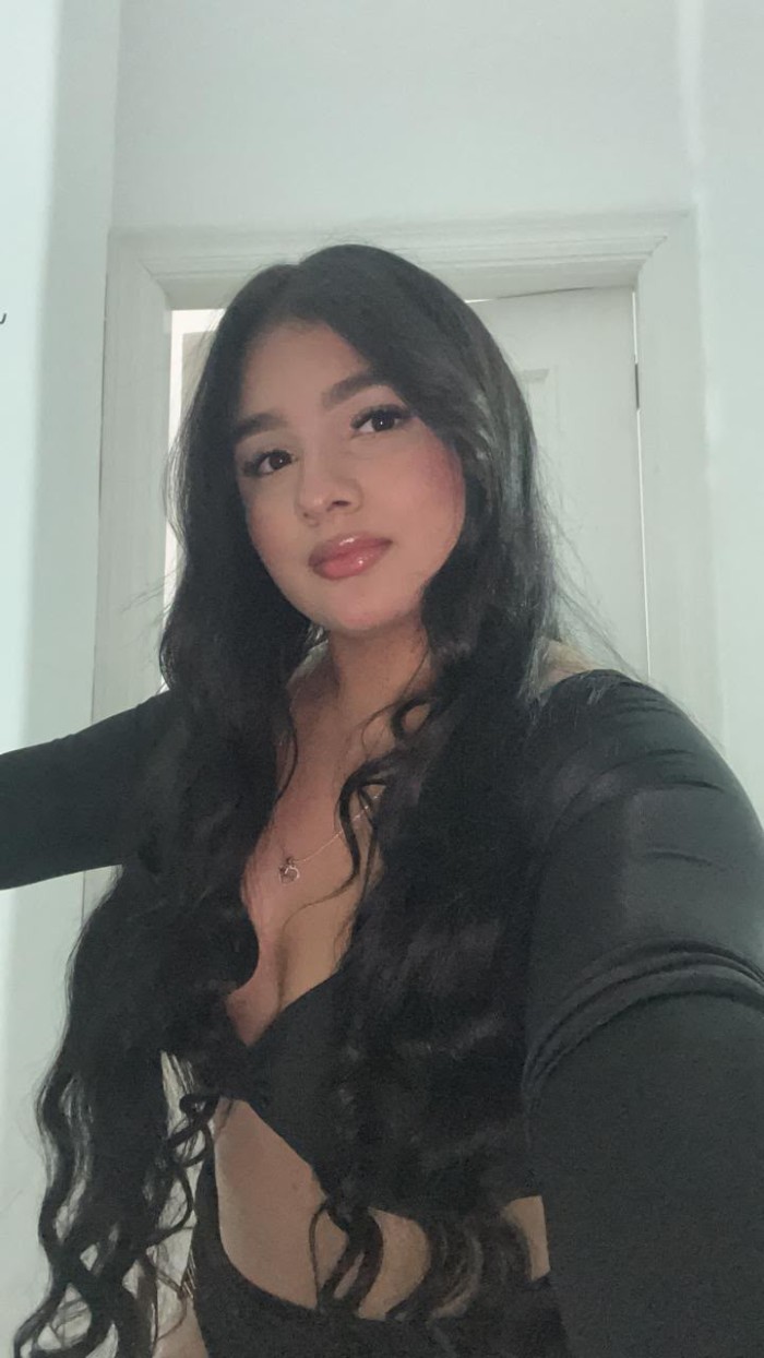 JOVENCITA JUGUETONA, TRAVIESA, FIESTERA EN ADEJE