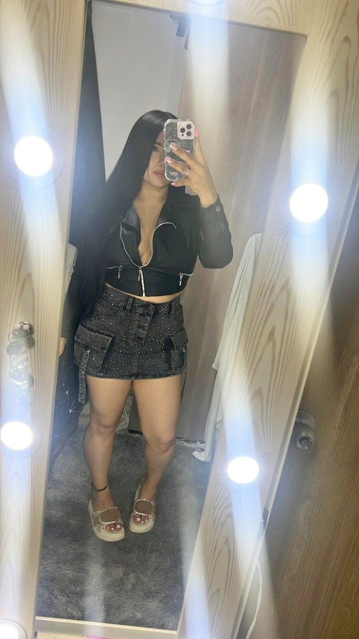 JOVENCITA JUGUETONA, TRAVIESA, FIESTERA EN ADEJE