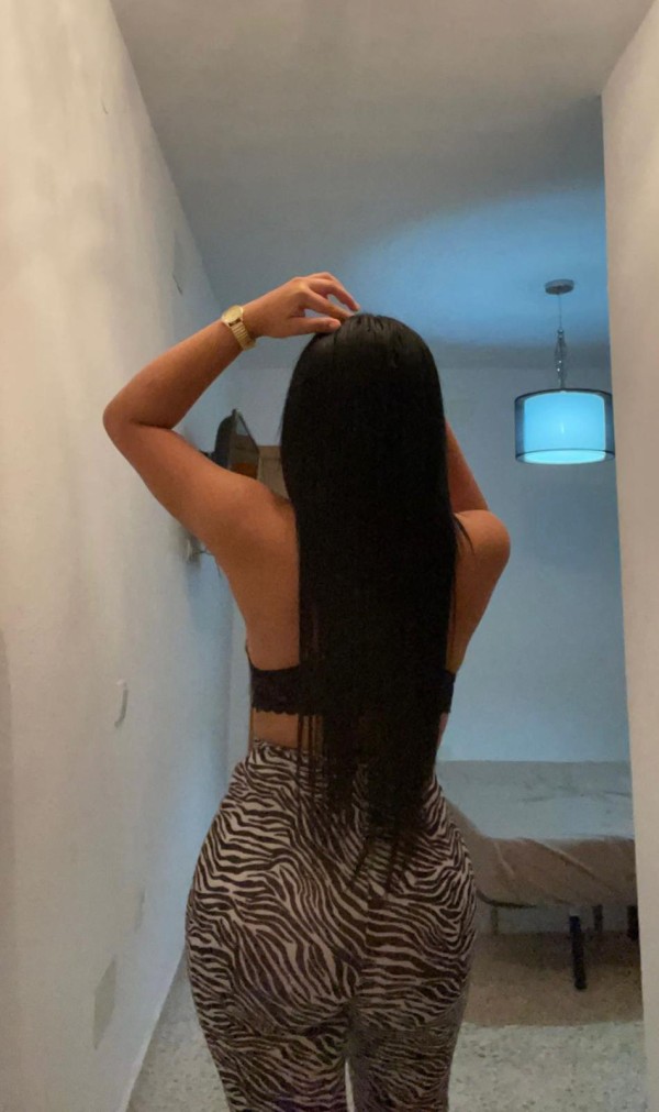 Jovencita, cariñosa y caliente en torrassa