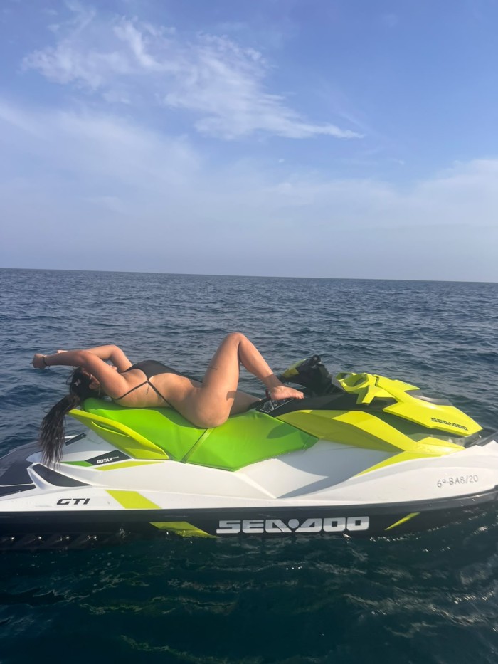 SARA COLOMBIANA MUY DIVERTIDA Y CALIENTE CON SITIO