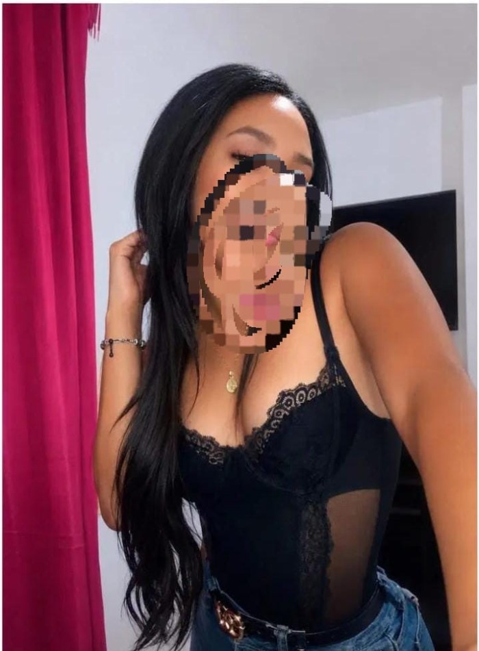 Naomi chica venezolana lista para complacerte