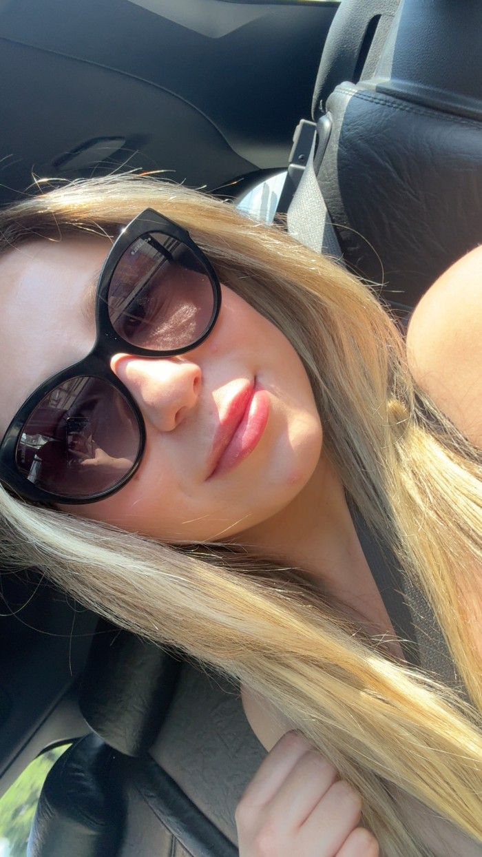 RUBIA UNIVERSITARIA CALIENTE