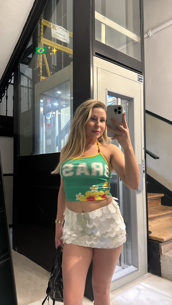 RUBIA UNIVERSITARIA CALIENTE