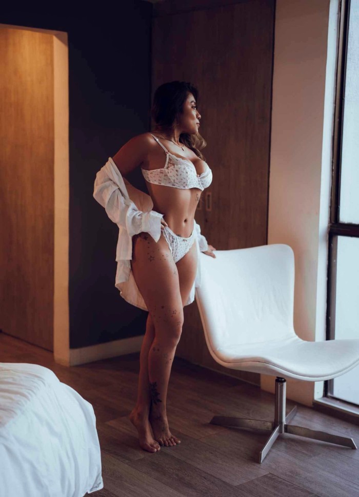 Sofía – Modelo Colombiana en Ibiza | Elegancia,