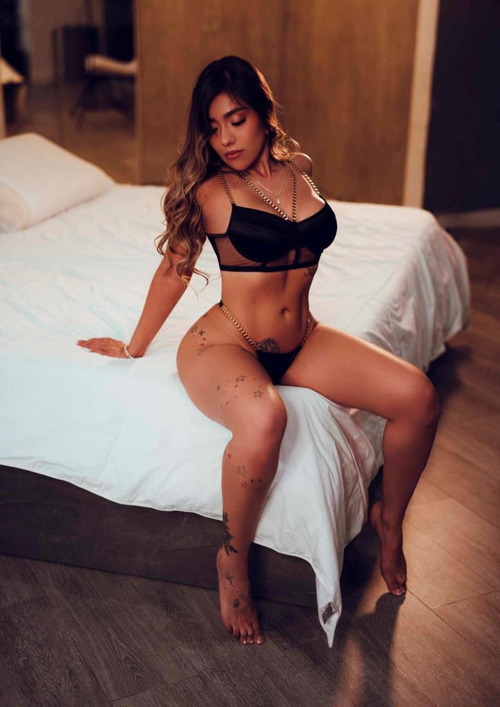 Sofía – Modelo Colombiana en Ibiza | Elegancia,