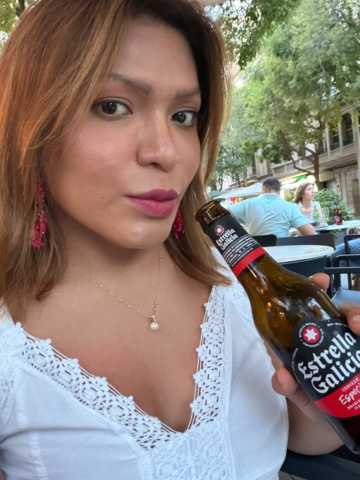 Pasiva nifomana  viciosa  por plaza España para ma