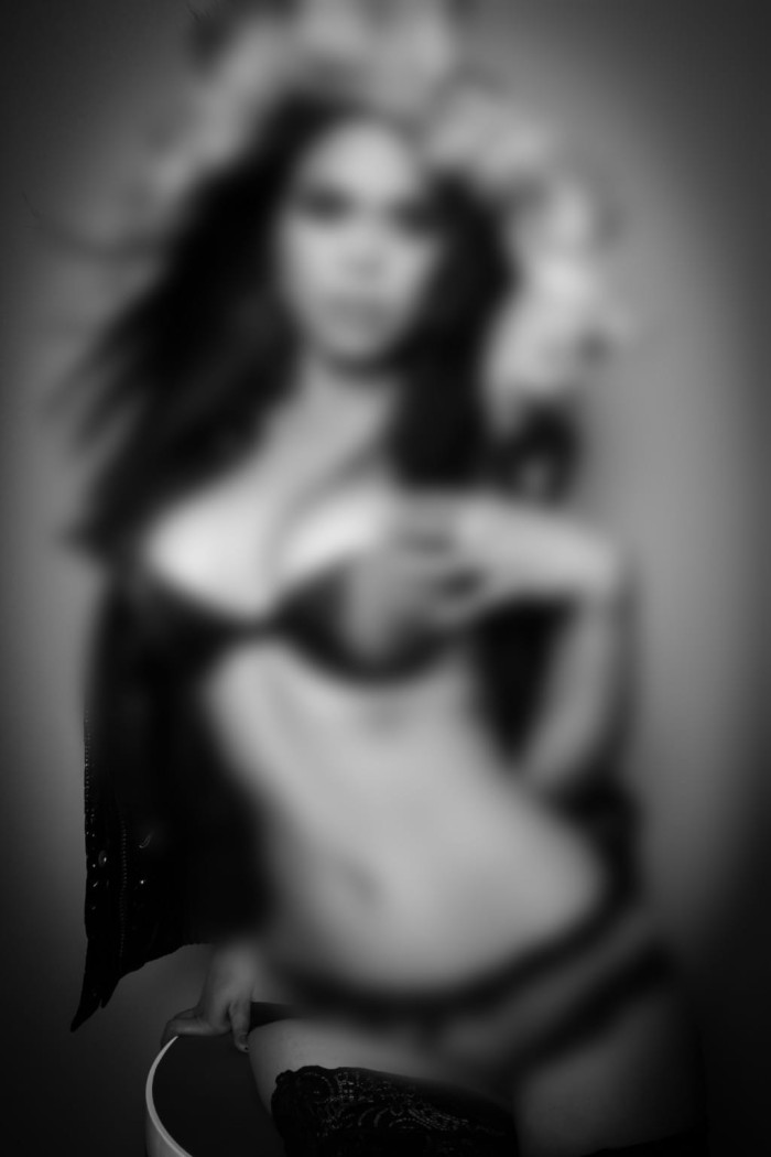 Camila  morenita piel canela brasileña sensual  gr