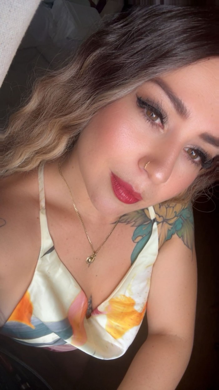 Elegante cariñosa Tamara una Diosa en la cama