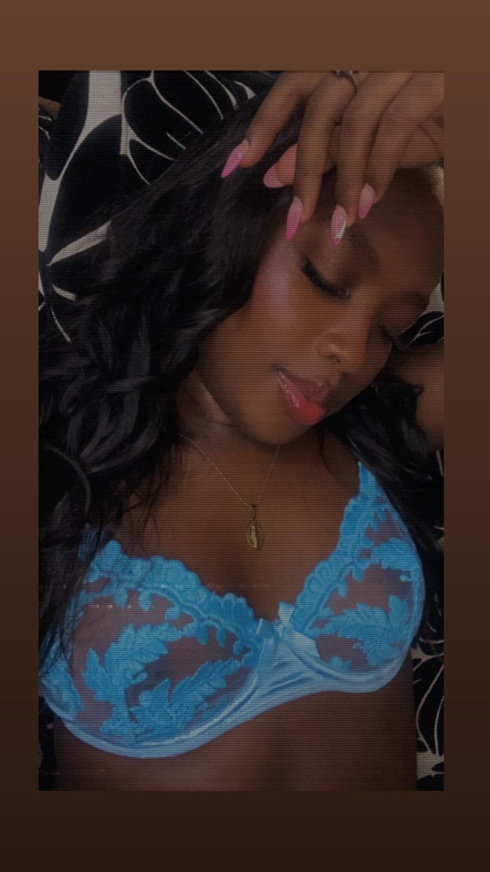 UNA MORENA DE INFARTO!!
