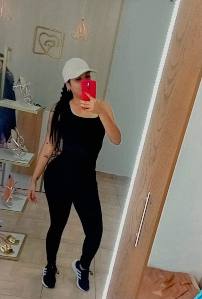 JHULIE MORBOSA FIESTERA VEN Y COMEME ENTERA