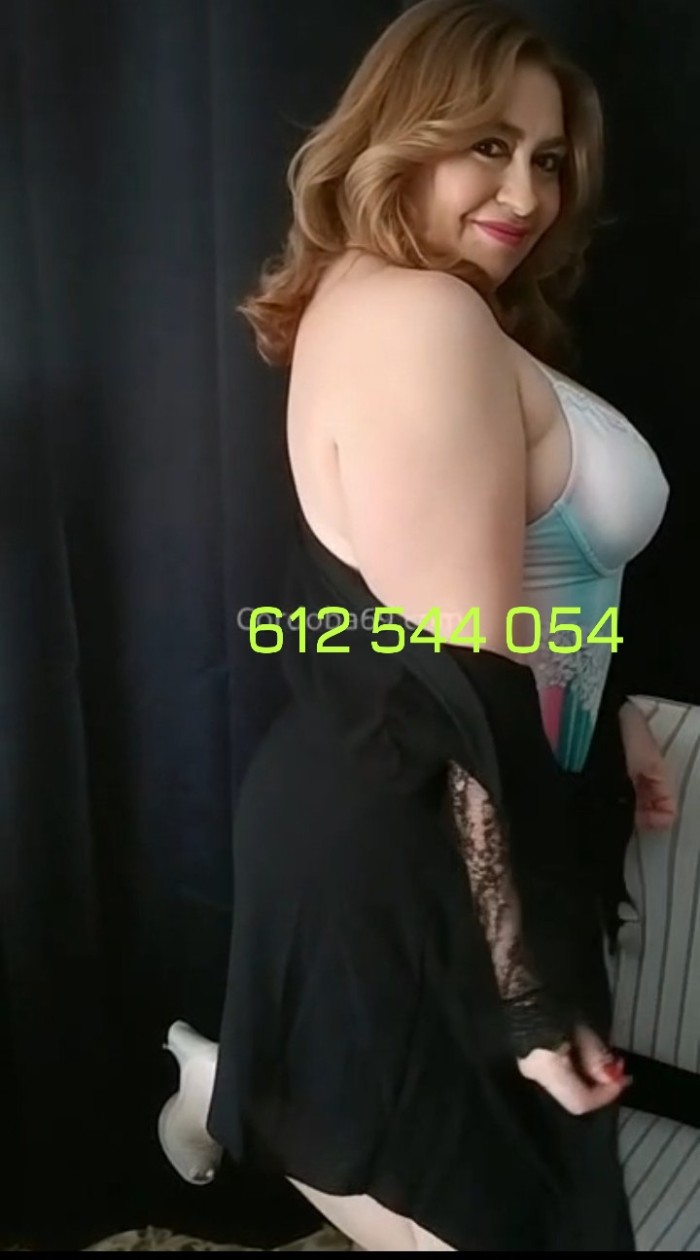 Novedad preciosa madurita con buenas curvas para t