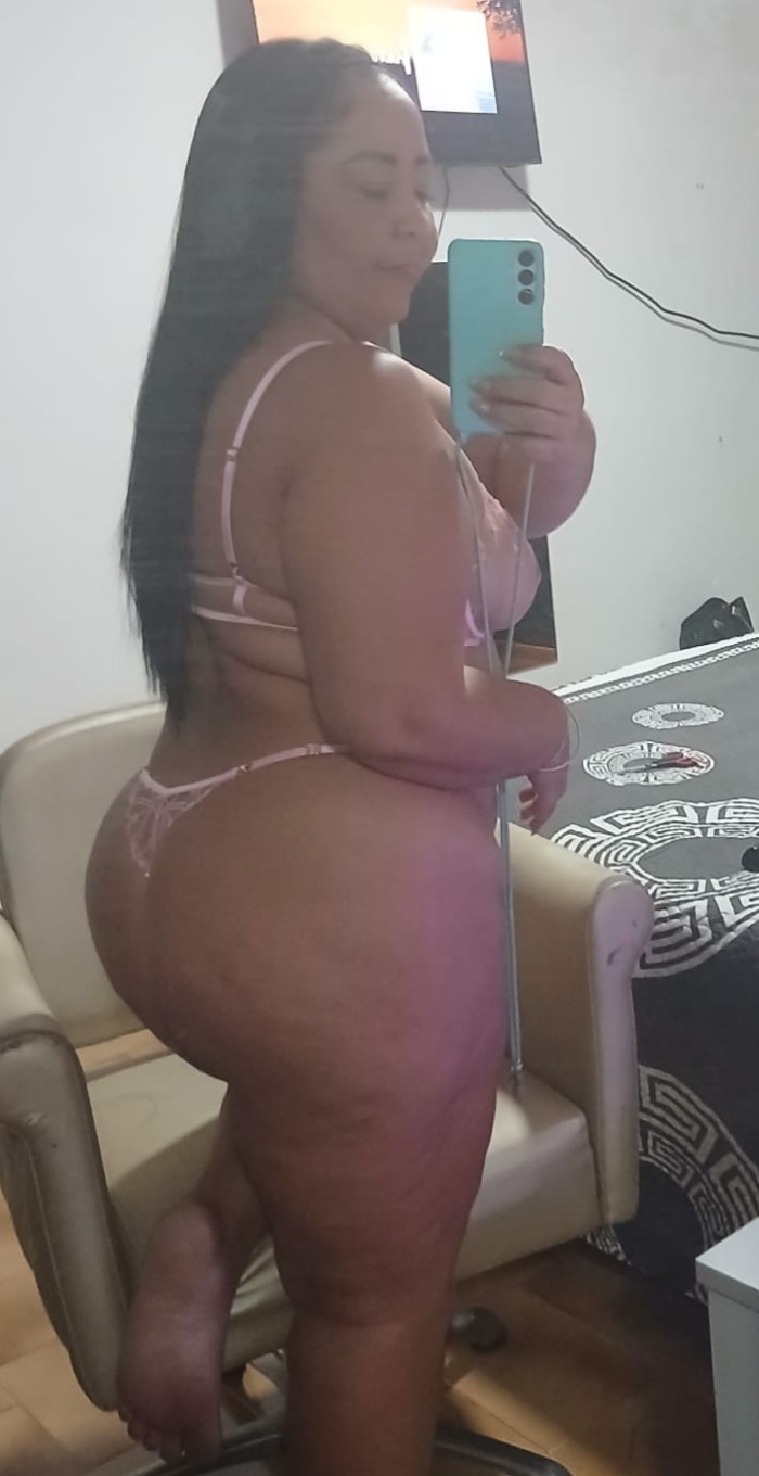 ESTOY MUY CALIENTE CON MUCHAS GANAS DE TU BASTÓN