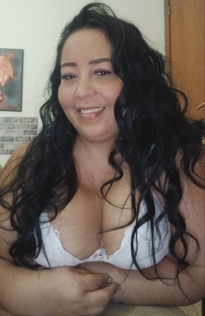 ESTOY MUY CALIENTE CON MUCHAS GANAS DE TU BASTÓN