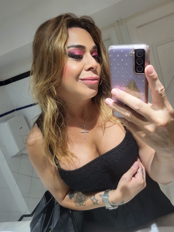 CHICA TRANS VIOLETA FERRER! ARDIENTE Y JUGUETONA EN FUENGIROLA