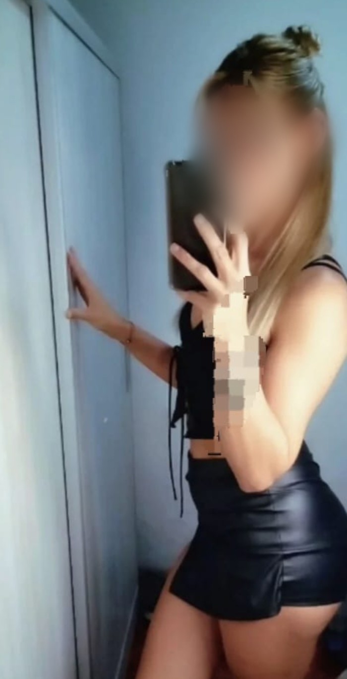 TIERNA MUY FLEXIBLE FIESTERA Y MORBOSA