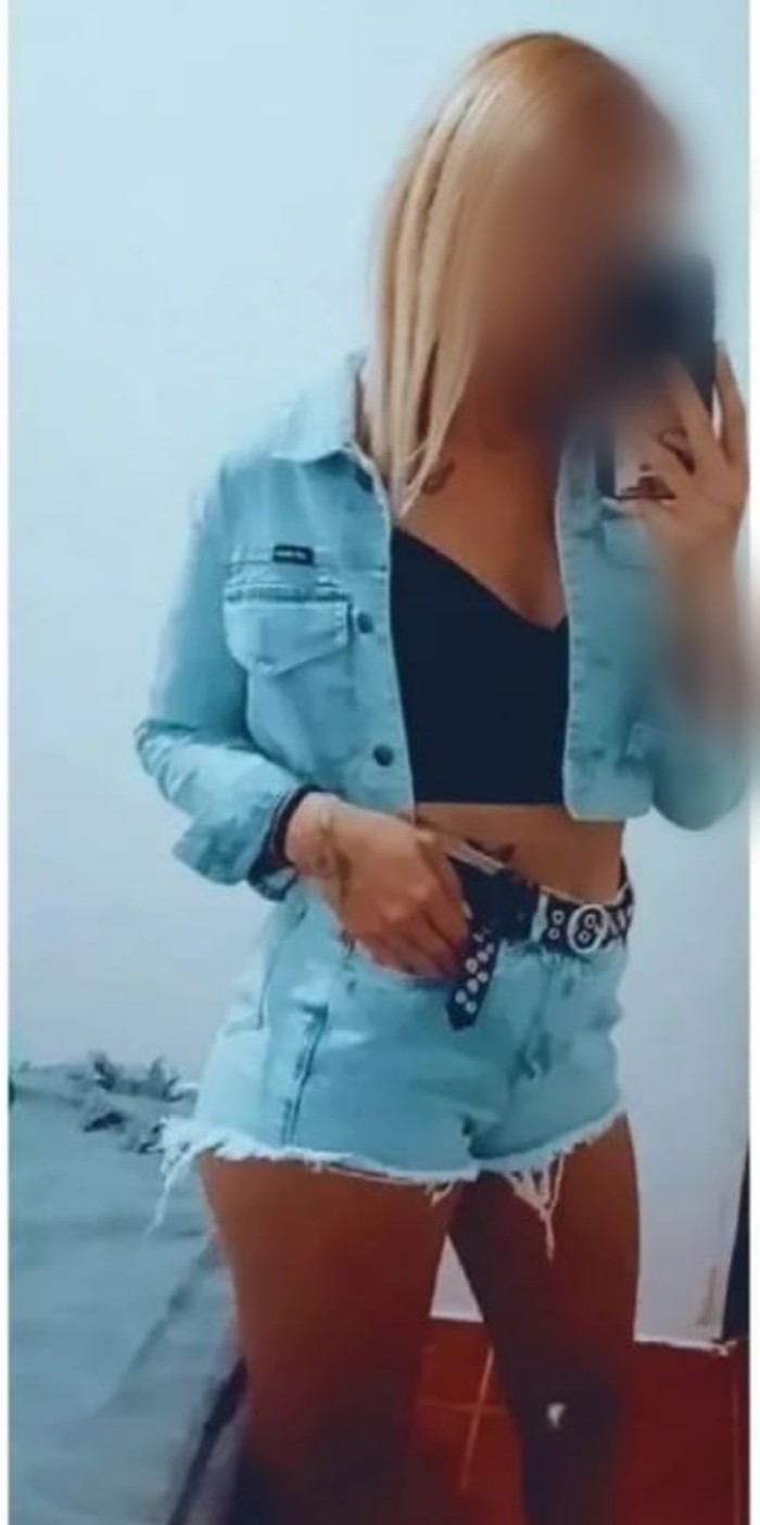 TIERNA MUY FLEXIBLE FIESTERA Y MORBOSA
