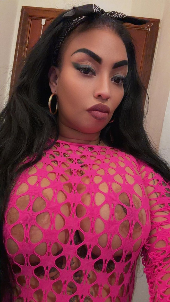 Natacha mujer ardiente súper cachonda fiestera