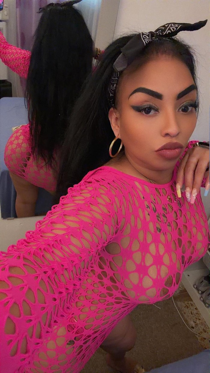 Natacha mujer ardiente súper cachonda fiestera