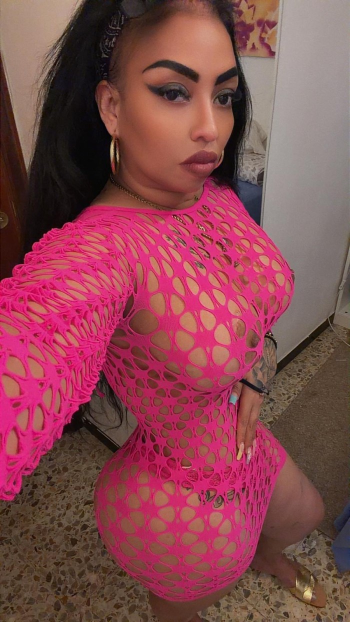 Natacha mujer ardiente súper cachonda fiestera