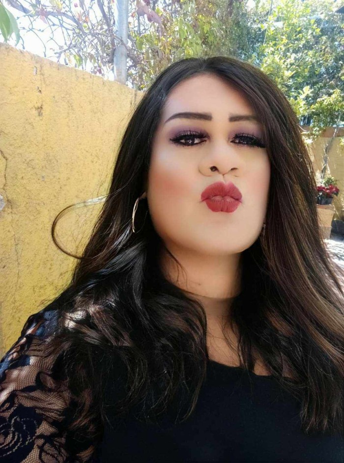 Samantha garganta profunda lamida de huevos