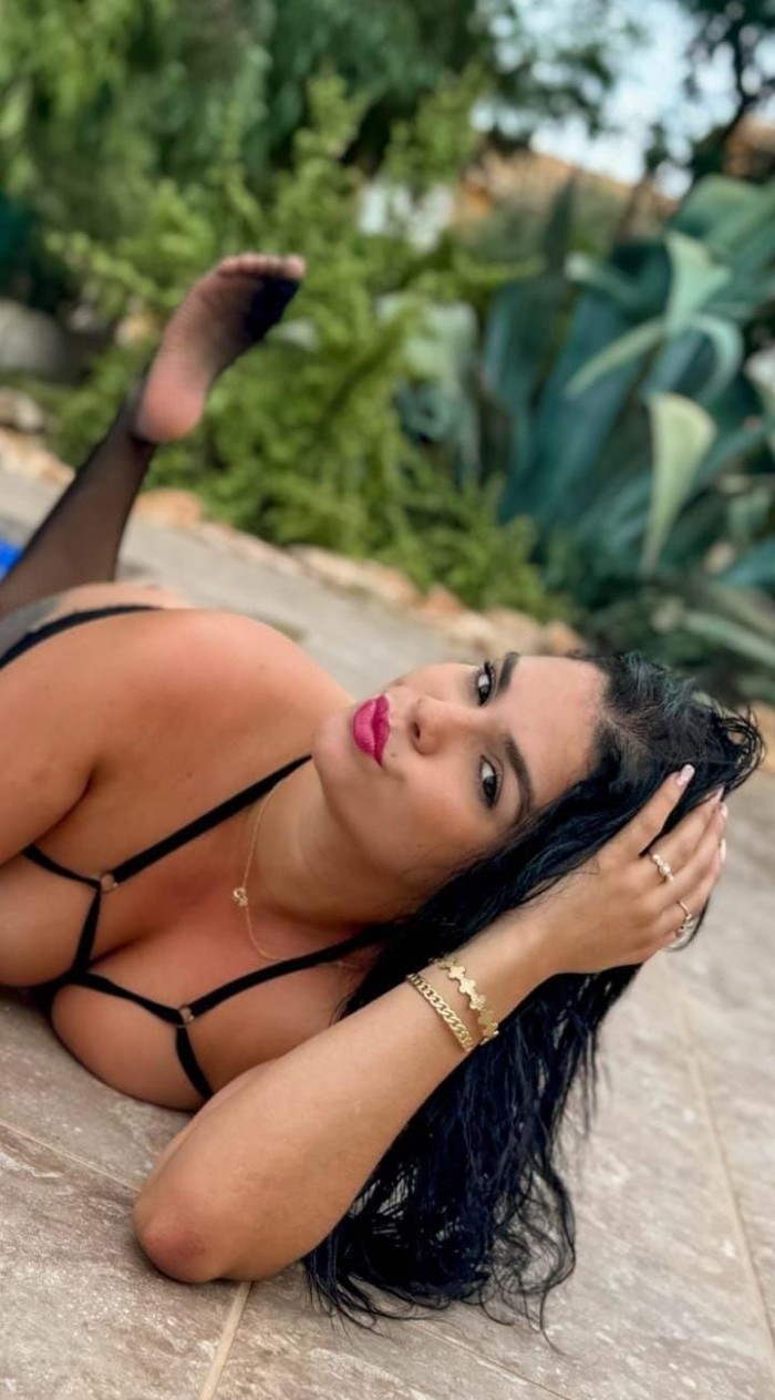 BOMBA DE SEXO FIESTERA COMPLACIENTE EN SAGRADA FAM