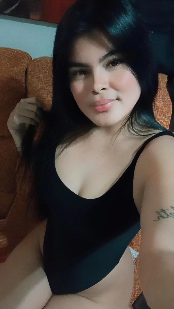 REGINA, LA DIOSA SEDUCTORA GUAPÍSIMA Y FIESTERA