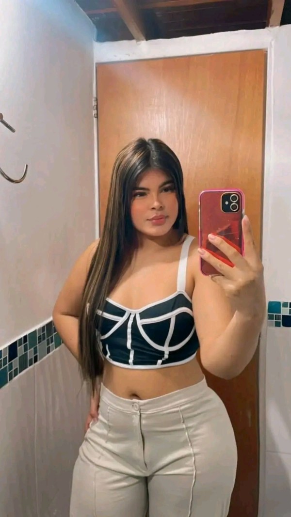 REGINA, LA DIOSA SEDUCTORA GUAPÍSIMA Y FIESTERA