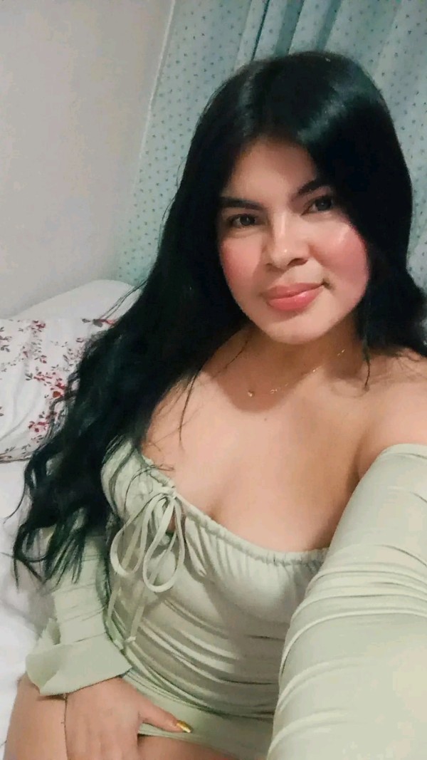 REGINA, LA DIOSA SEDUCTORA GUAPÍSIMA Y FIESTERA